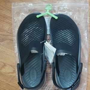 NWT Crocs M8/W10